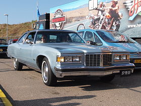 Pontiac Bonneville dutch licence registration 57-YB-55.JPG